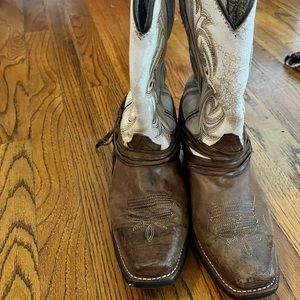 Laredo size 8 cowgirl boots
